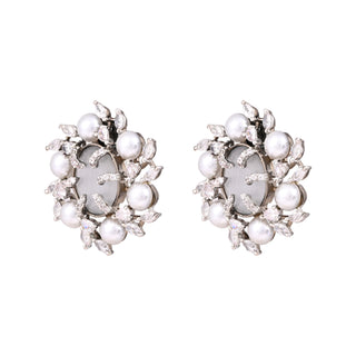 Moonlit Wreath Pearl Studs