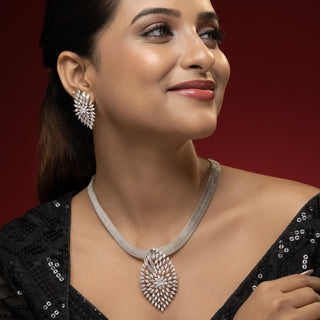 Aryahi Frost Pendant Set